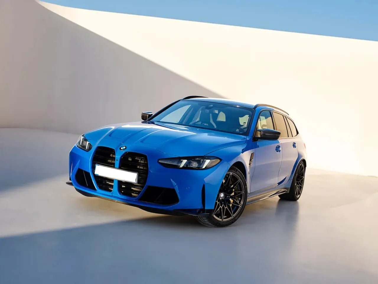 New Year Desert Safari: Luxury Car Rentals in Dubai No Deposit