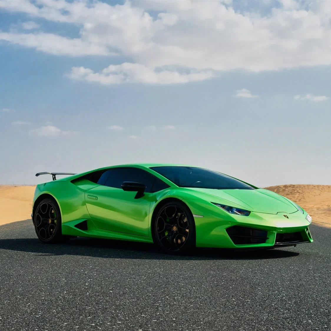 Luxury on Wheels: Navigating Dubai's Streets in Style