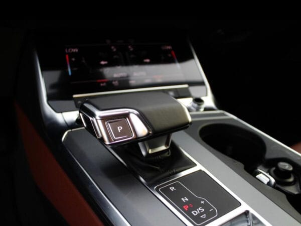 Audi_A6_2022_22335_22335_15111465166-1
