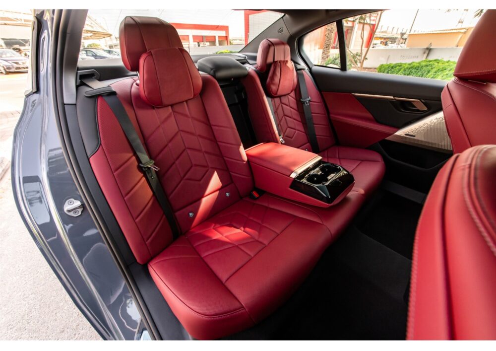 بي ام دبليو 5 Series 530LI M Sport 2025 - صورة 10