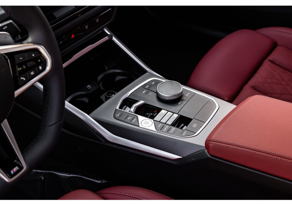 BMW 325i M Sport 2025 - صورة 8