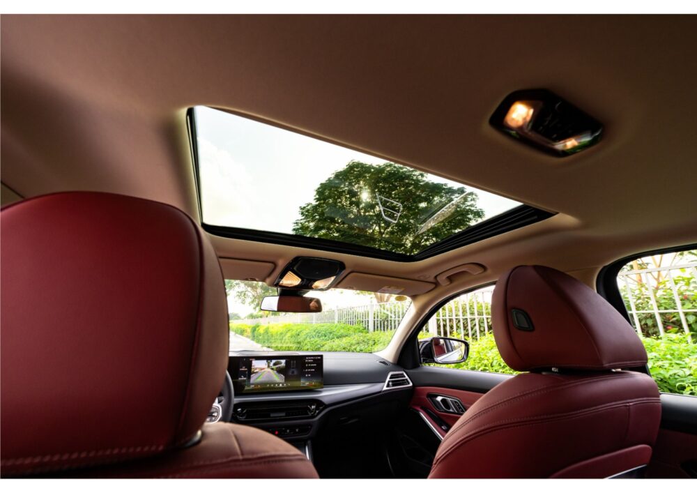 BMW 325i M Sport 2025 - صورة 9