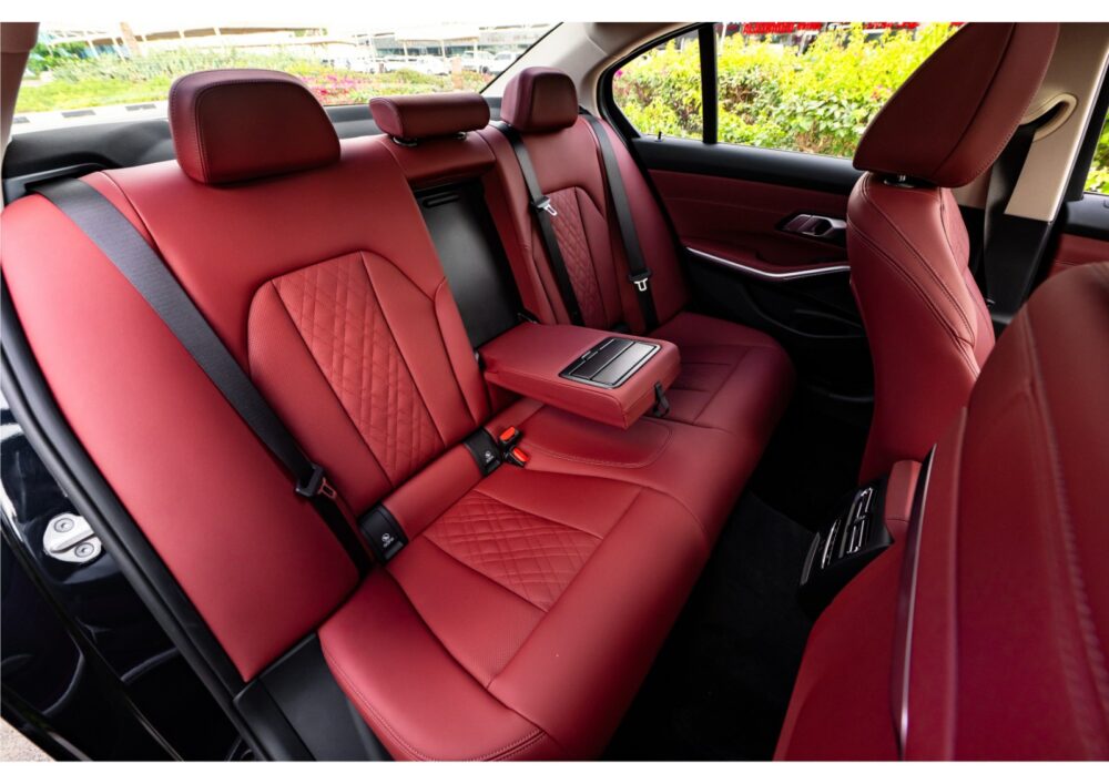 BMW 325i M Sport 2025 - صورة 10
