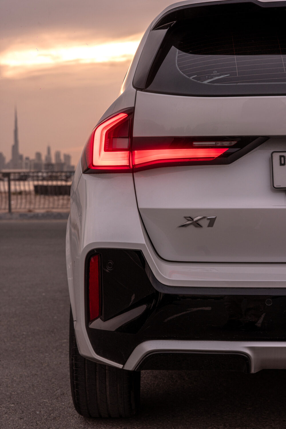 BMW X1 الأبيض - صورة 2