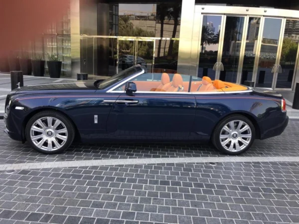 Rolls-Royce_Dawn_2017_22330_22330_15103875883-3_small