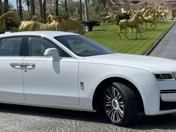 Best-Rolls-Royce_Ghost-Black-Badge-car