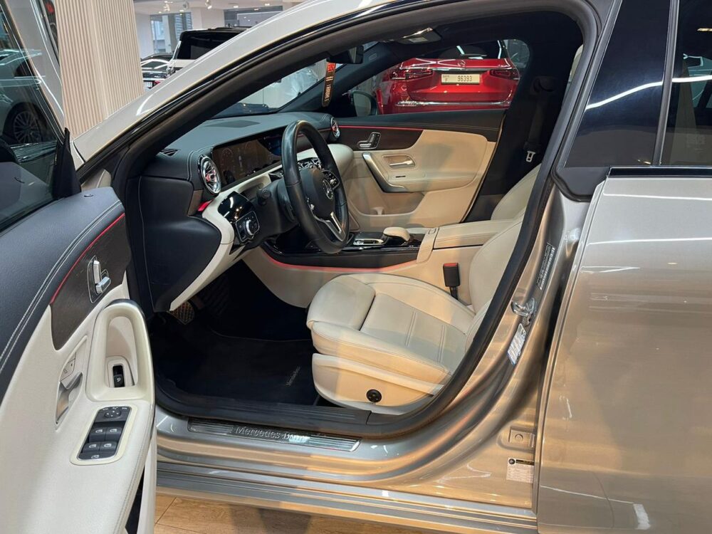 Flexible car hire solutions in Dubai