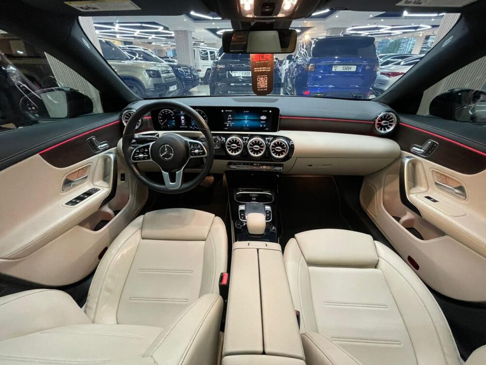 Sleek rides for Dubai sightseeing