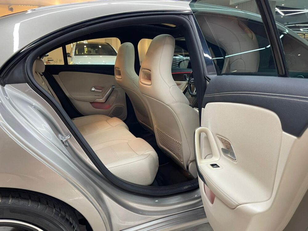 Affordable car hire options for your Dubai trip